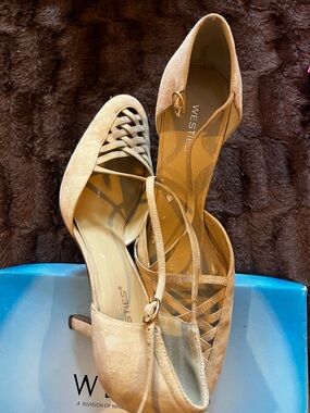 Westies Women's Tan Suede Lace D'Orsay Heels